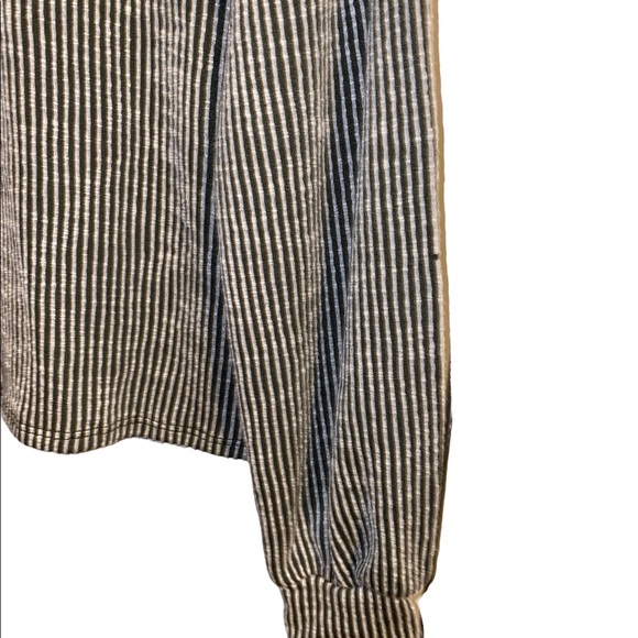 🌅CAUTION TO THE WIND Long Sleeve Size S/M - Picture 4 of 7